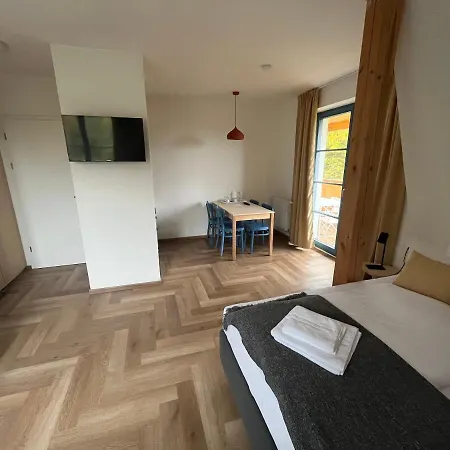Edvard Aparthotel *